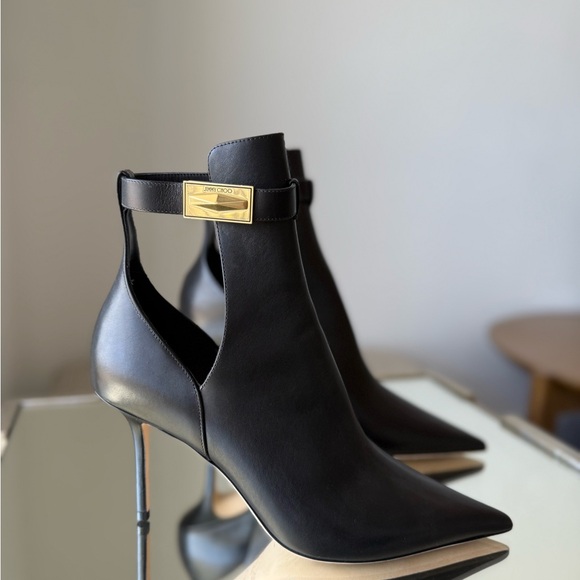New Jimmy CHOO Nell Ankle Boot 85 Black Calf
Leather Ankle Boots $1,395 41 - Picture 14 of 16